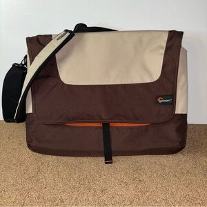 Lowepro Slim Factor M  Laptop Messenger Shoulder Padded Bag